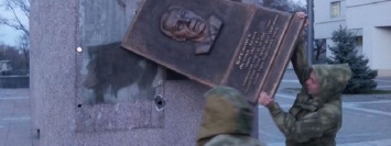 Вандализм на площади 80-летия области в Днепре не имеет ничего общего с декоммунизацией