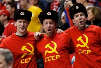 В России пьяный фанат был выведен с трибун болельщиками