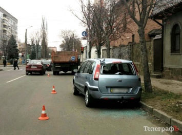 Коммунальщики в Кременчуге повредили две иномарки