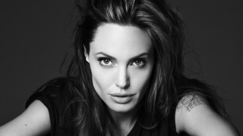 Анджелина Джоли решила вычеркнуть мужчин из своей жизни