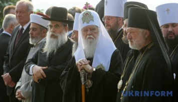 Патриарх Филарет обратился к УПЦ с призывом помочь освобождению пленных и заложников