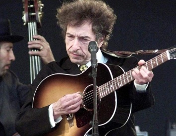 Лауреат Нобелевской премии по литературе Боб Дилан получит свою награду только весной
