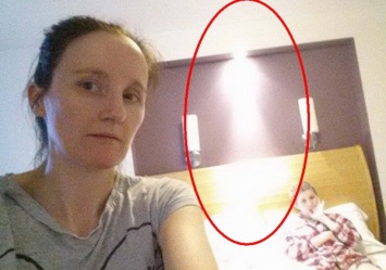 Англичанка сфотографировала ангела над кроватью больной дочери