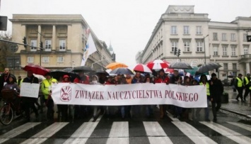 Польские педагоги протестовали в Варшаве против ликвидации гимназий