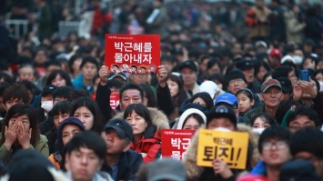 Прокуратура Южной Кореи на фоне протестов выдвинула обвинения подруге президента