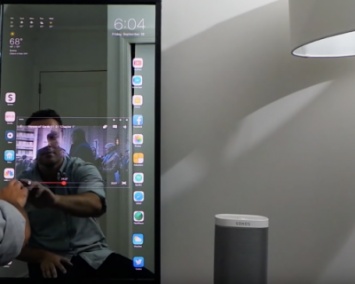 Американец изобрел зеркало, имитирующее экран iPhone