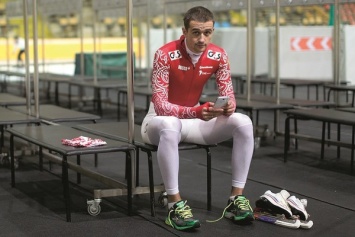 Чемпион мира из России получил серьезную травму, столкнувшись со своими кроссовками