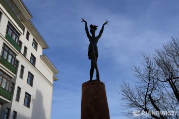 Майя Плисецкая парит над Москвой. Легендарную балерину увековечили скульпторы