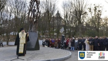 Во Львове открыли памятник Богдану-Игорю Антонычу