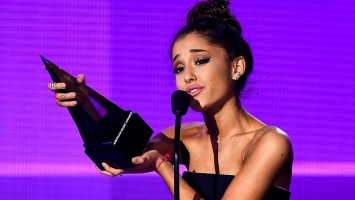 Ариана Гранде стала «Артистом года» по версии American Music Awards