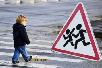 Правоохранители и лиговцы познакомили малышей с правилами безопасного поведения на дороге
