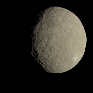 NASA опубликовало новые снимки поверхности Цереры