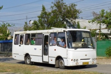 Симферопольской транспортной компании запретили возить пассажиров из столицы Крыма в Саки и еще по 10 маршрутам