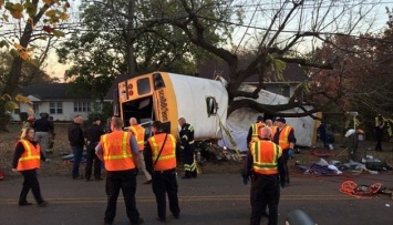 Авария школьного автобуса в США: шестеро погибших