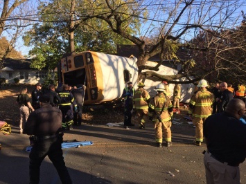 Шестеро детей погибли в аварии школьного автобуса в США
