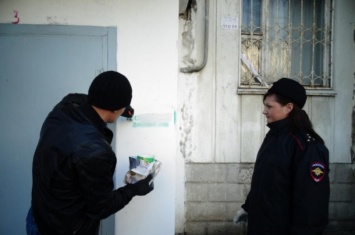 В Симферополе активисты закрасили рекламу наркотиков на фасадах домов