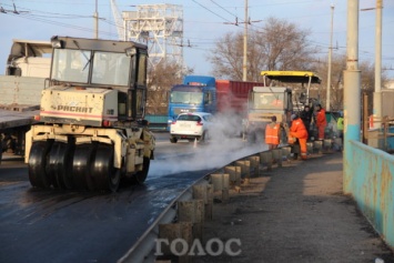 Утром запорожцы вновь застряли в пробках на плотине