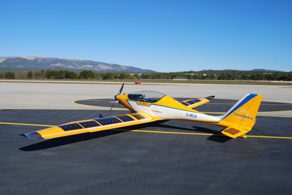 Впервые над Альпами пролетел самолет на солнечных батареях Elektra One Solar