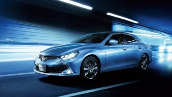 Седан Toyota Mark X научился распознавать пешеходов