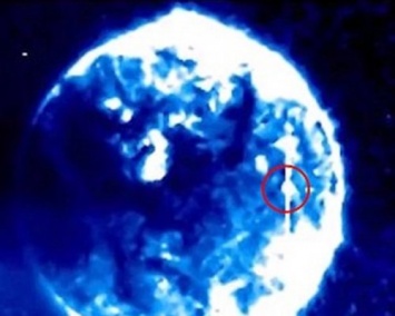 NASA объяснило "феномен червоточины" на снимке Солнца