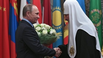 Путин и Медведев поздравили патриарха Кирилла с 70-летием