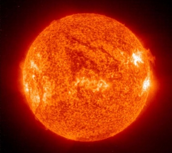 NASA раскрыл секрет «феномена червоточины» на снимке Солнца