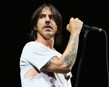 Музыкант из Red Hot Chili Peppers не хочет иметь интимную связь с поклонницами