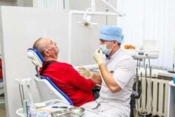 Павлоградские стоматологи оказали бесплатную помощь 99 инвалидам