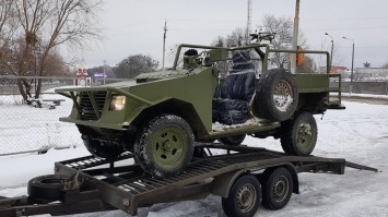 На Донбасс отправили новые штурмовые внедорожники (фото, видео)