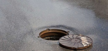 В Киеве стали реже воровать крышки канализационных люков
