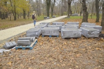 Прогонит ли преступность из одесского парка уличное освещение? (ФОТО)