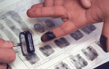 Все въезжающие в РФ с 2017 иностранцы будут сдавать отпечатки пальцев