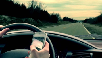 Ученые: Большинство аварий происходит вследствие разговоров по мобильному