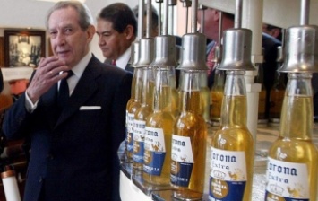 Создатель пива Corona завещал по $2,6 млн жителям родной деревни