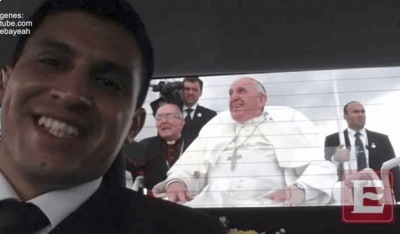Водитель Понтифика пропиарился за счет Папы Римского (ФОТО)