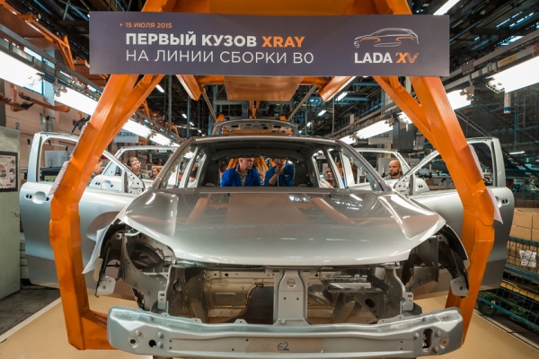 АВТОВАЗ поставил на конвейер первый пилотный кузов Lada XRAY