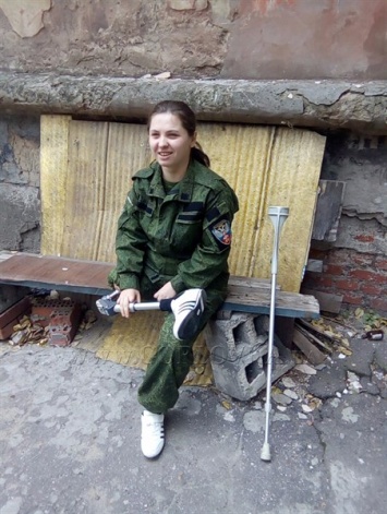 Снайпер "ДНР" потеряла ногу и пальцы: СМИ рассказали трагическую историю террористки, которая теперь живет в нищете