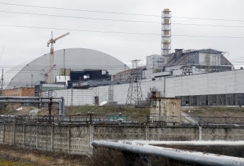 Чернобыльскую АЭС накрыли новым саркофагом, - видео