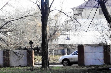 В Севастопольском парке спилили памятный крест