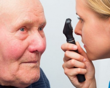 Ученые: Катаракта может привести к депрессивному состоянию у пожилых людей