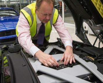 Гендиректор Aston Martin Энди Палмер лично проверил DB11