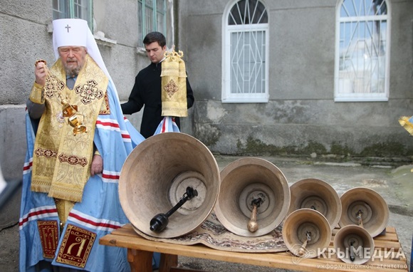 В Симферополе освятили колокола для одной из старейших церквей города (ФОТО)
