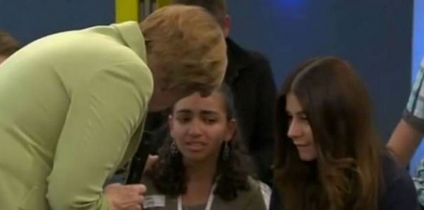 Слова Меркель заставили плакать палестинскую девочку
