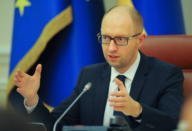Яценюк считает, что Украине нужно электронное управление налогами
