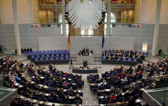 За начало переговоров по Греции проголосовал парламент Германии
