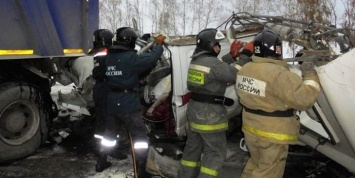 Под Ханты-Мансийском в крупном ДТП погибли девять детей