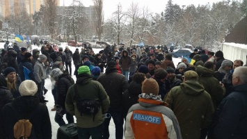 Автомайдановцы жгли файеры под резиденцией Авакова и заявили о новых акциях АвакOFF!