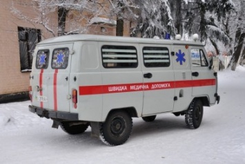 Харьковские спасатели вытащили из снега карету скорой помощи