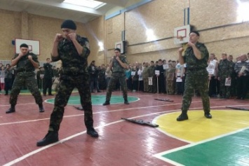 Каменские школьники соревновались в военно-патриотическом многоборье