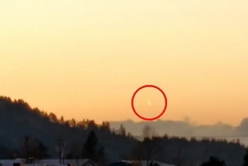 Очевидцы движения НЛО над штатом Орегон разместили снимки в Сети